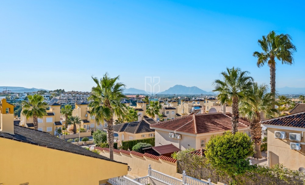 Resale · Doppelhaushälfte · Benimar