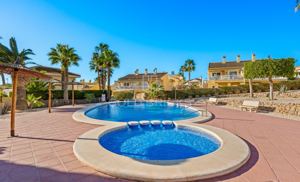 Resale · Doppelhaushälfte · Benimar