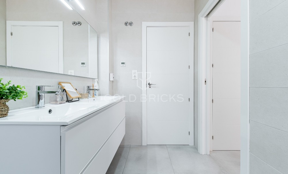 Resale · Villa · Los Montesinos