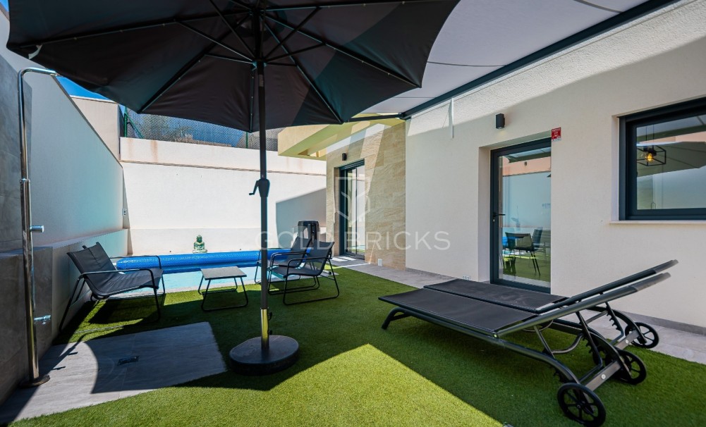 Resale · Villa · Los Montesinos