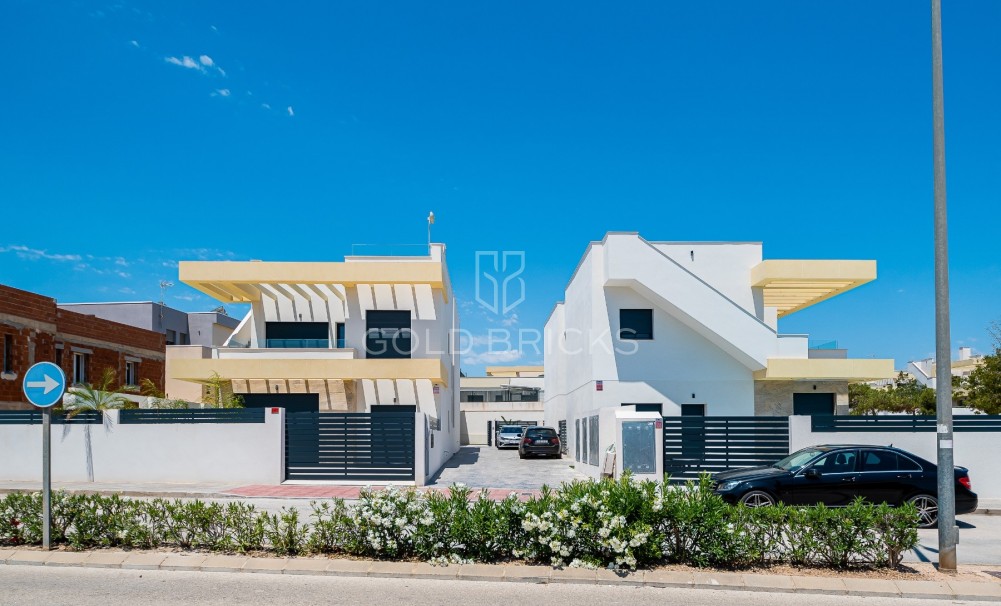 Resale · Villa · Los Montesinos