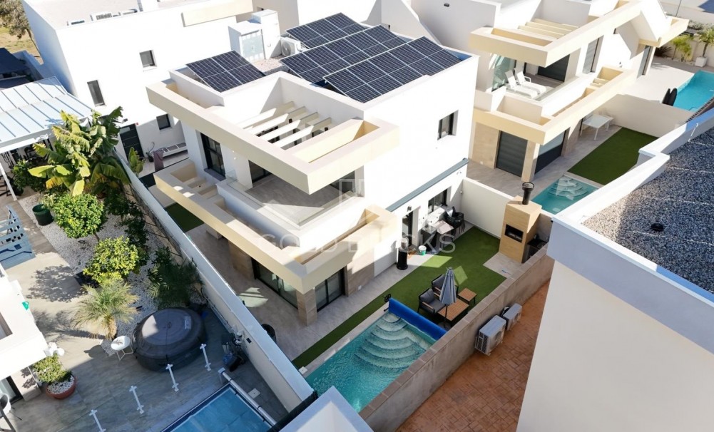 Resale · Villa · Los Montesinos