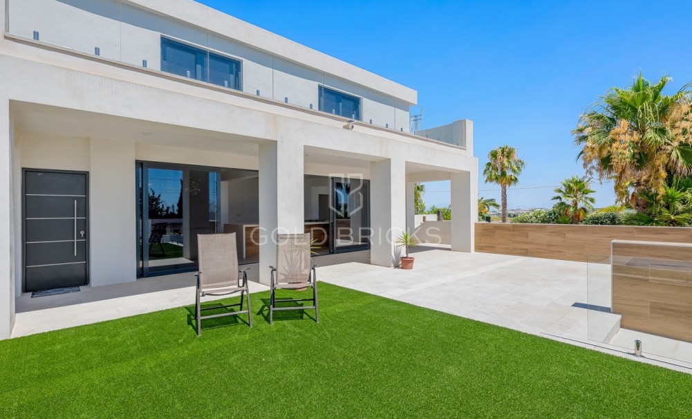 Sale · Country estate · Los Montesinos · La herrada