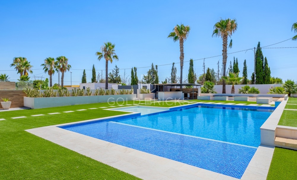 Sale · Country estate · Los Montesinos · La herrada
