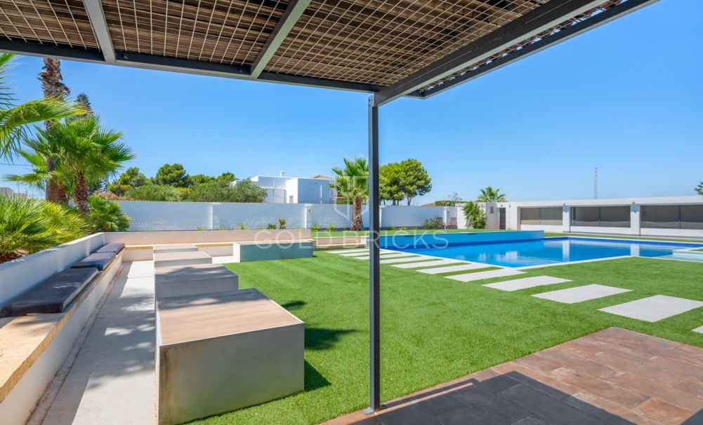 Sale · Country estate · Los Montesinos · La herrada