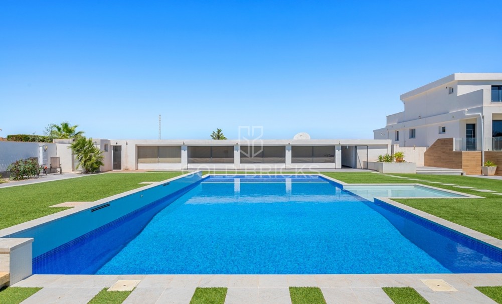 Sale · Country estate · Los Montesinos · La herrada