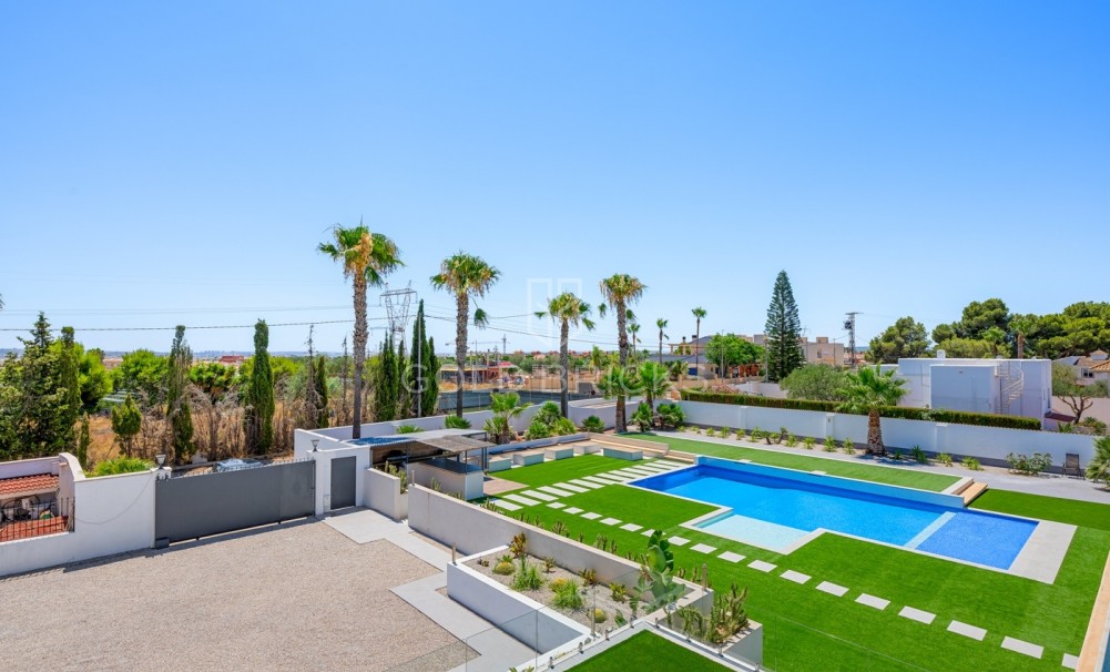 Sale · Country estate · Los Montesinos · La herrada