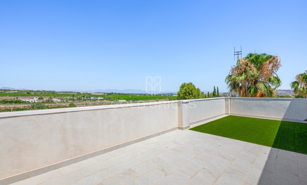 Sale · Country estate · Los Montesinos · La herrada