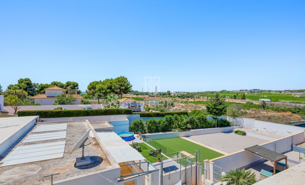 Sale · Country estate · Los Montesinos · La herrada