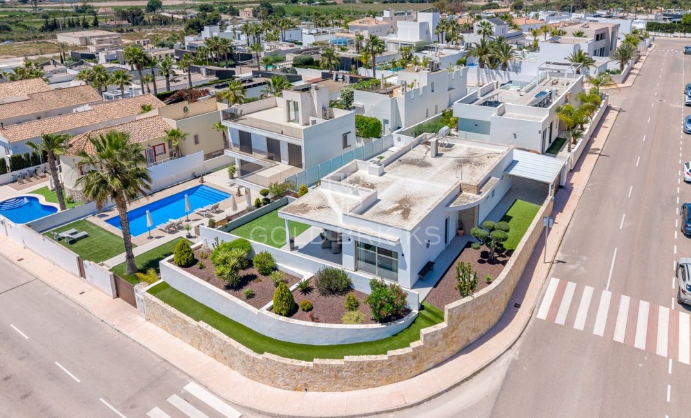 Sale · Villa · La marina · La Marina