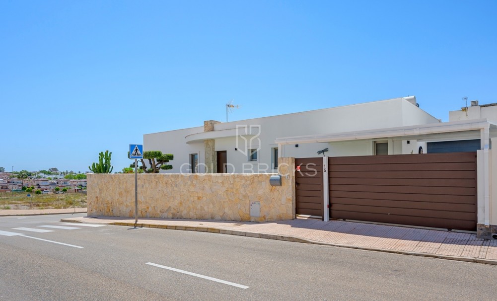 Sale · Villa · La marina · La Marina