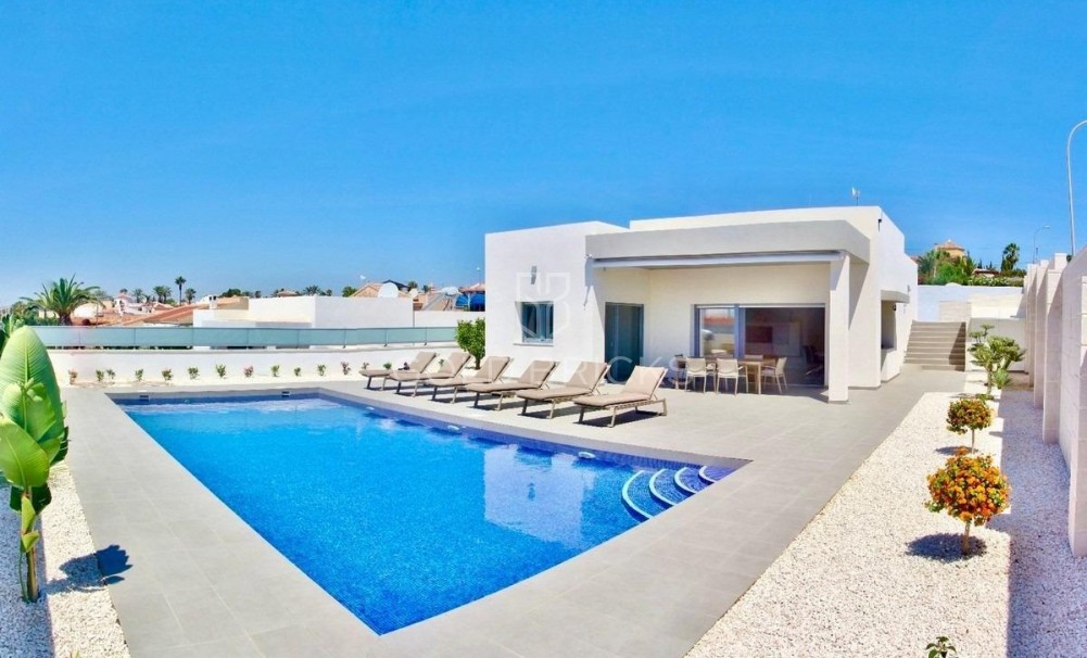 New Build · Villa · Rafal · polideportivo